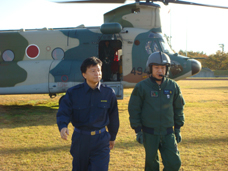 六ヶ所村入りする新藤副大臣